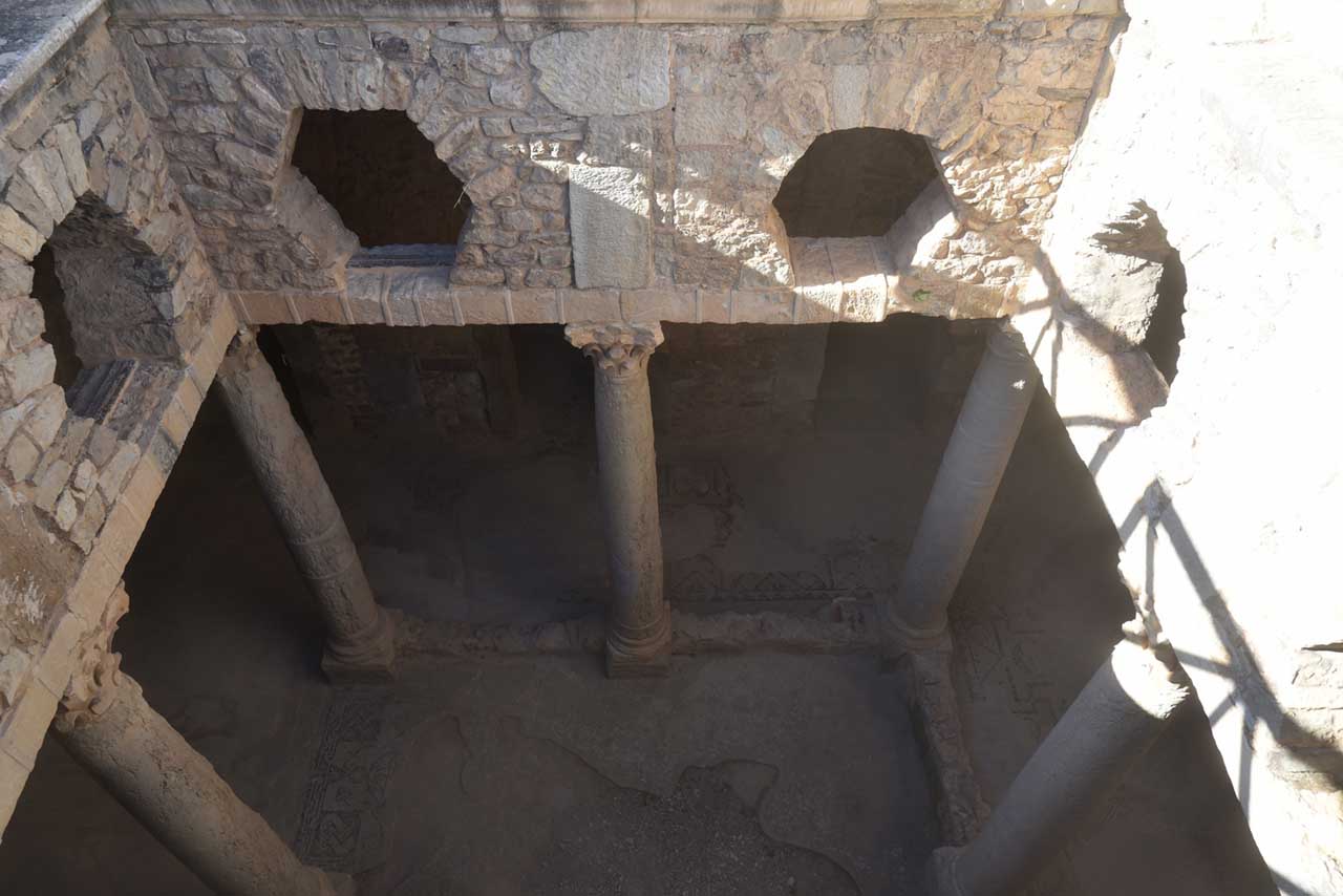 The subterranean peristyle on the lower level of the House of the Hunt