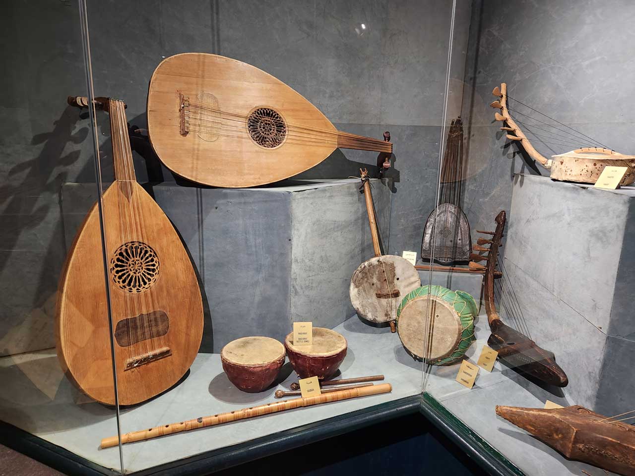 Oud - Musical instruments - Ennejma Ezzahra, Sidi Bou Said