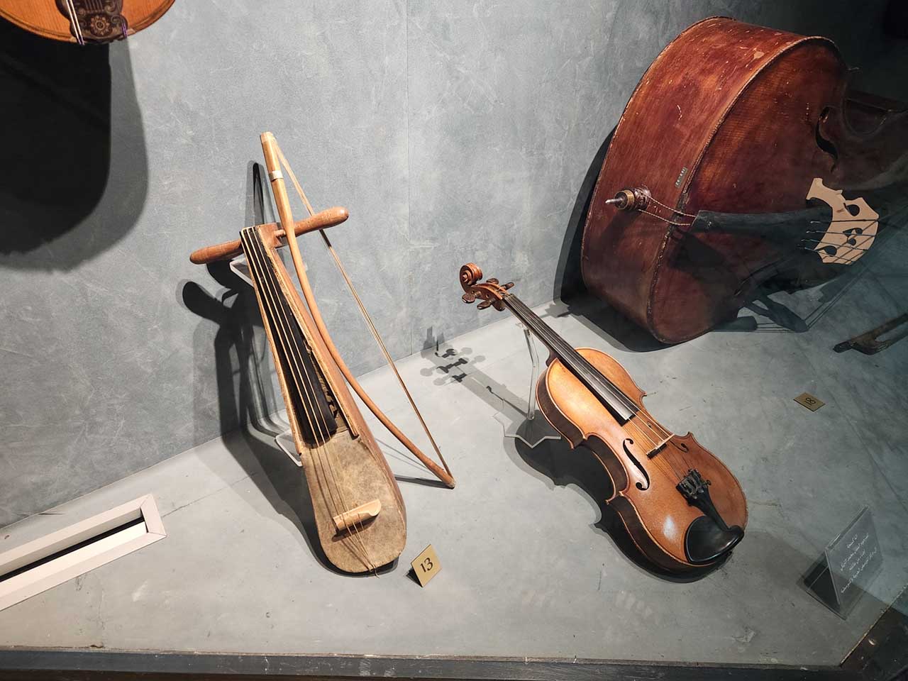 Violin - Musical instruments - Ennejma Ezzahra